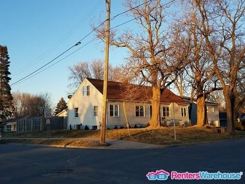 35-59 Logan Ave W - Photo 2 of 21