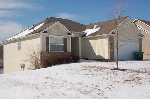 5032 NW Flintridge Rd - Photo 2 of 40