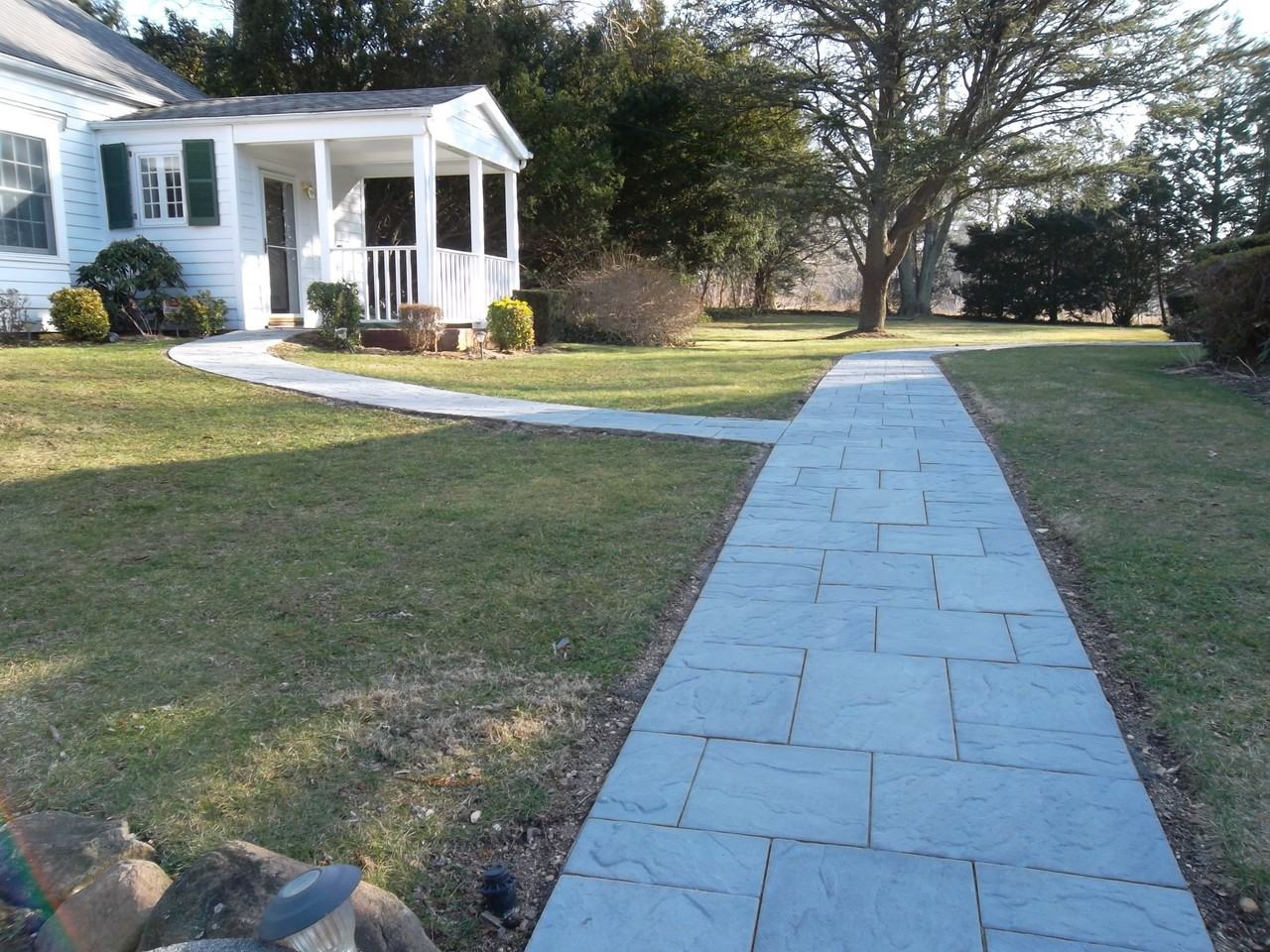 10 Old Westbury Rd - Photo 2 of 14