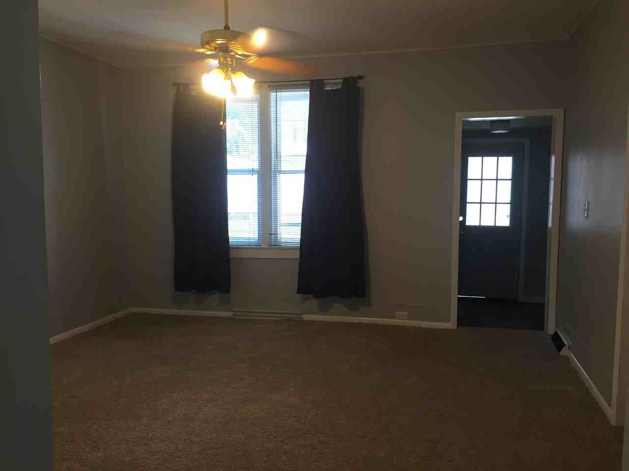 211 Ash St - Photo 3 of 10