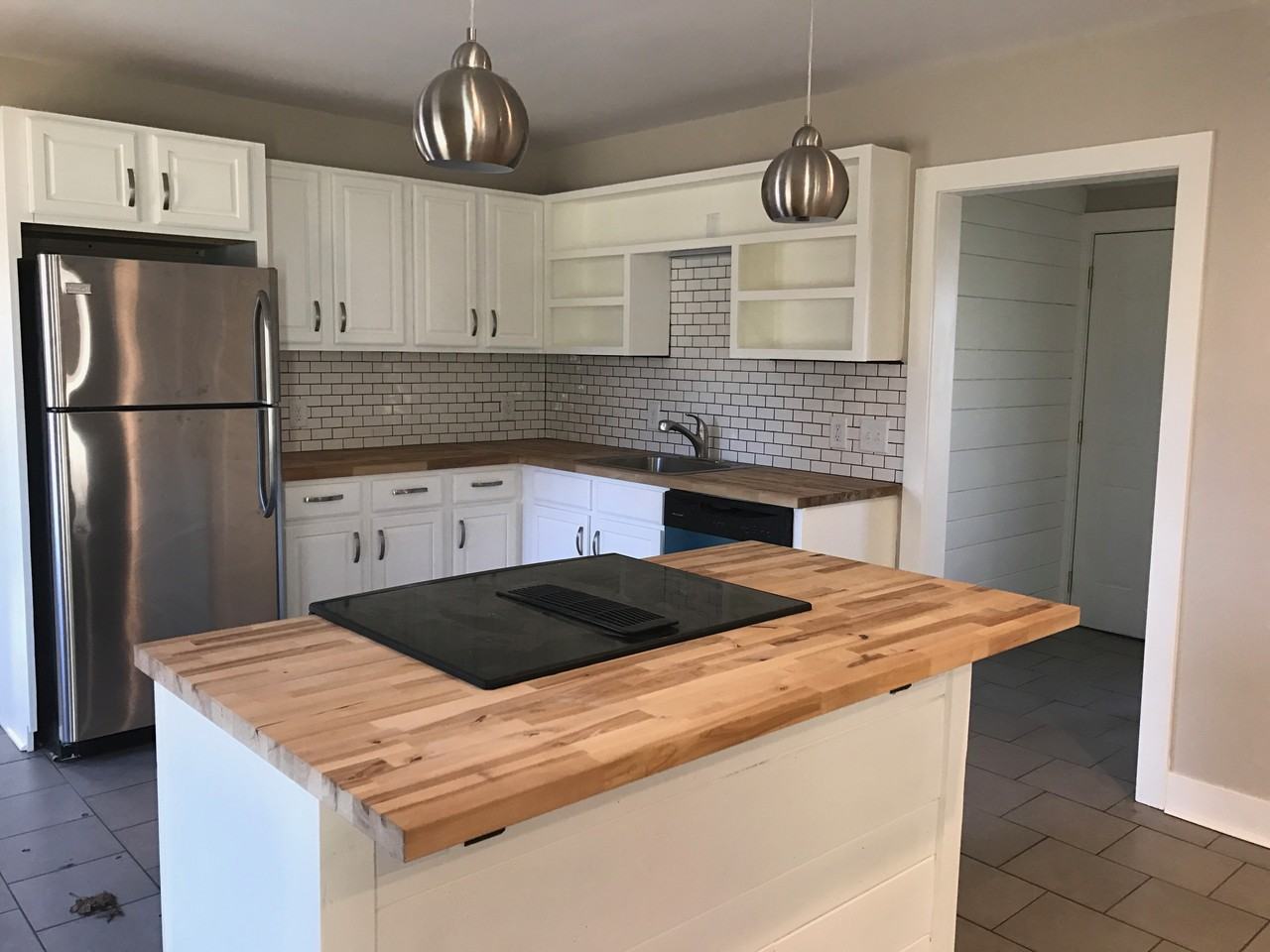 125 W Garfield Ave - Photo 2 of 10