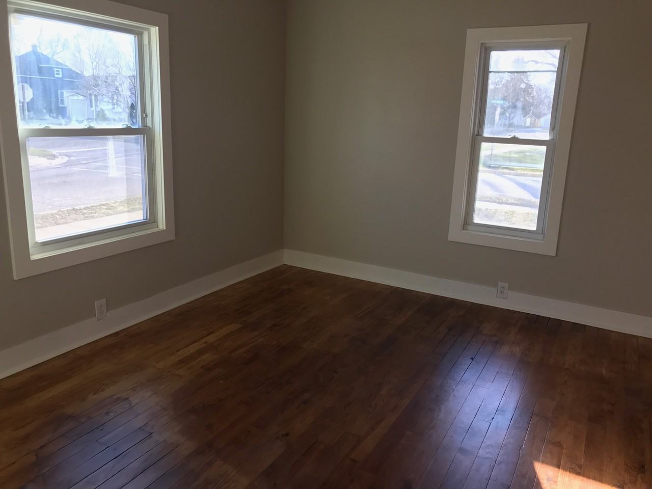 125 W Garfield Ave - Photo 3 of 10