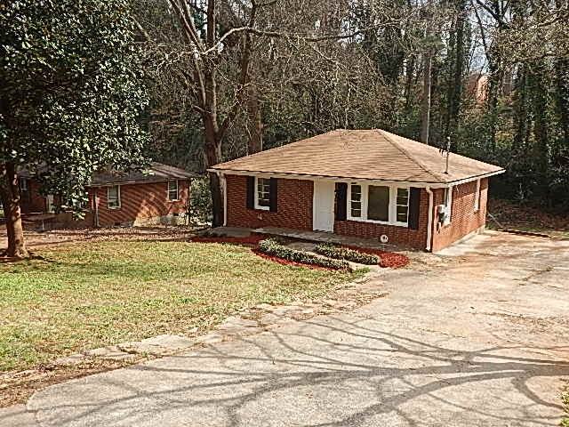 2169 Rexford Dr - Photo 2 of 13