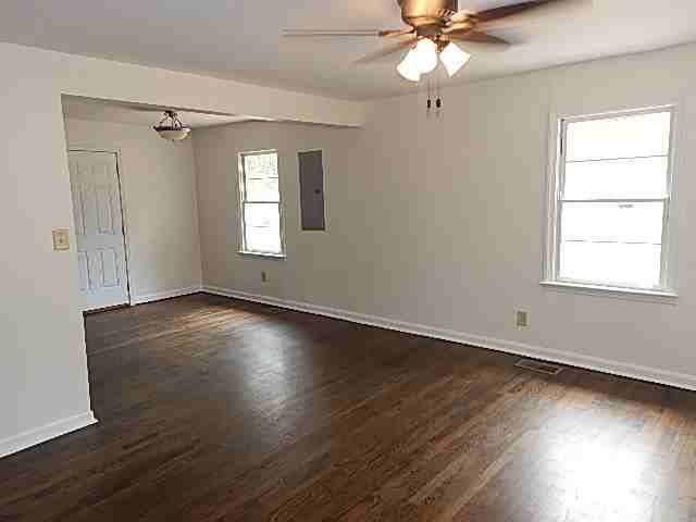 2169 Rexford Dr - Photo 3 of 13