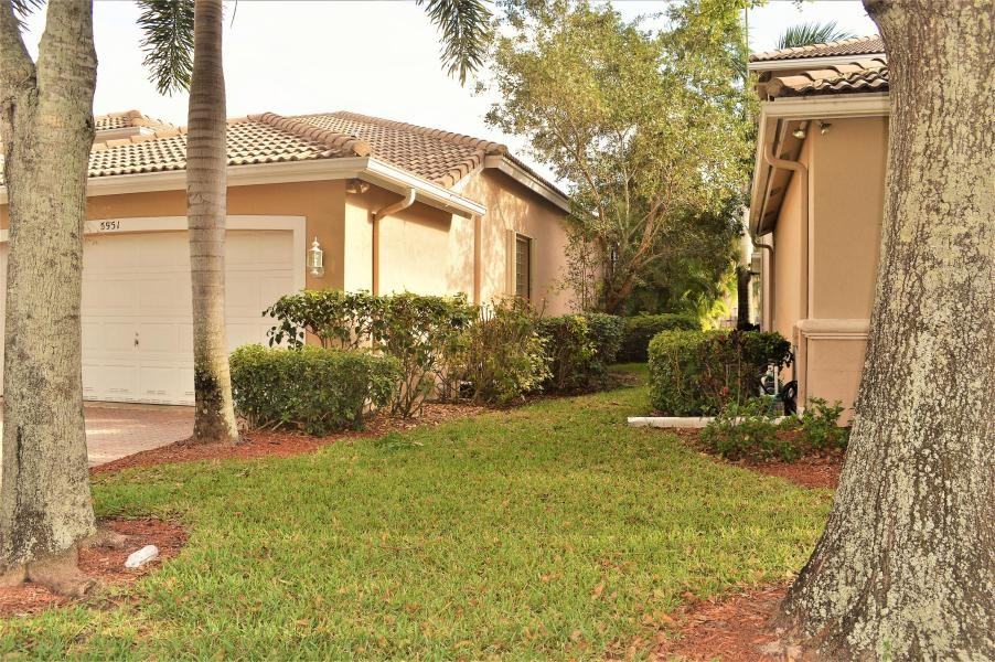 5951 Bay Hill Cir - Photo 3 of 8