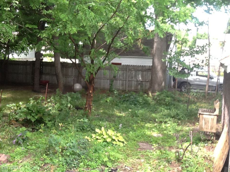 806 Smith Ave - Photo 3 of 4