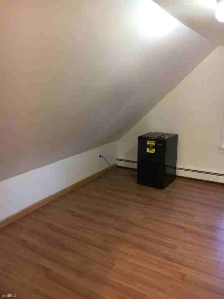 748 Trumbull St - Photo 2 of 4