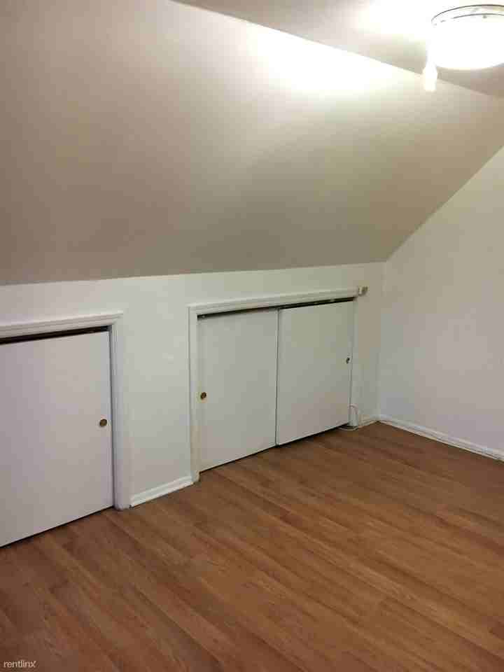 748 Trumbull St - Photo 3 of 4