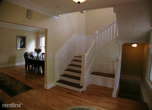 400 Mapleton Ave - Photo 3 of 10