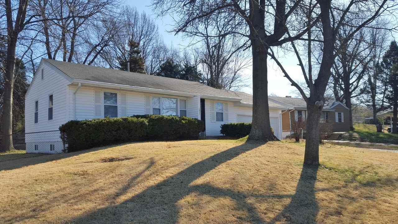 5904 Sheriton Dr - Photo 2 of 15