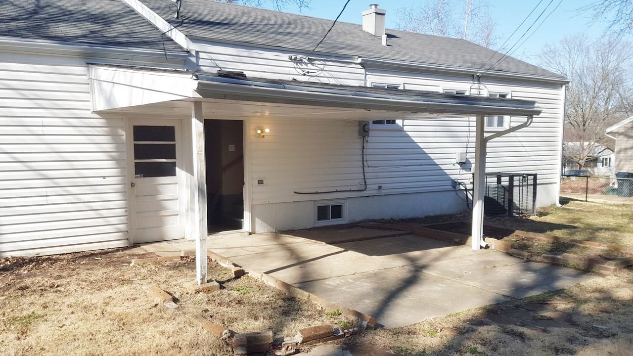 5904 Sheriton Dr - Photo 3 of 15