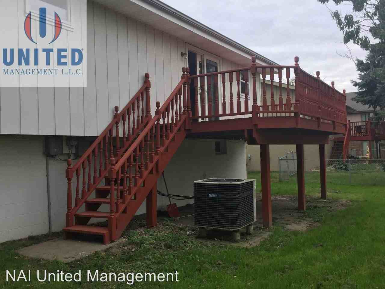 153 Oakmont Dr - Photo 3 of 19