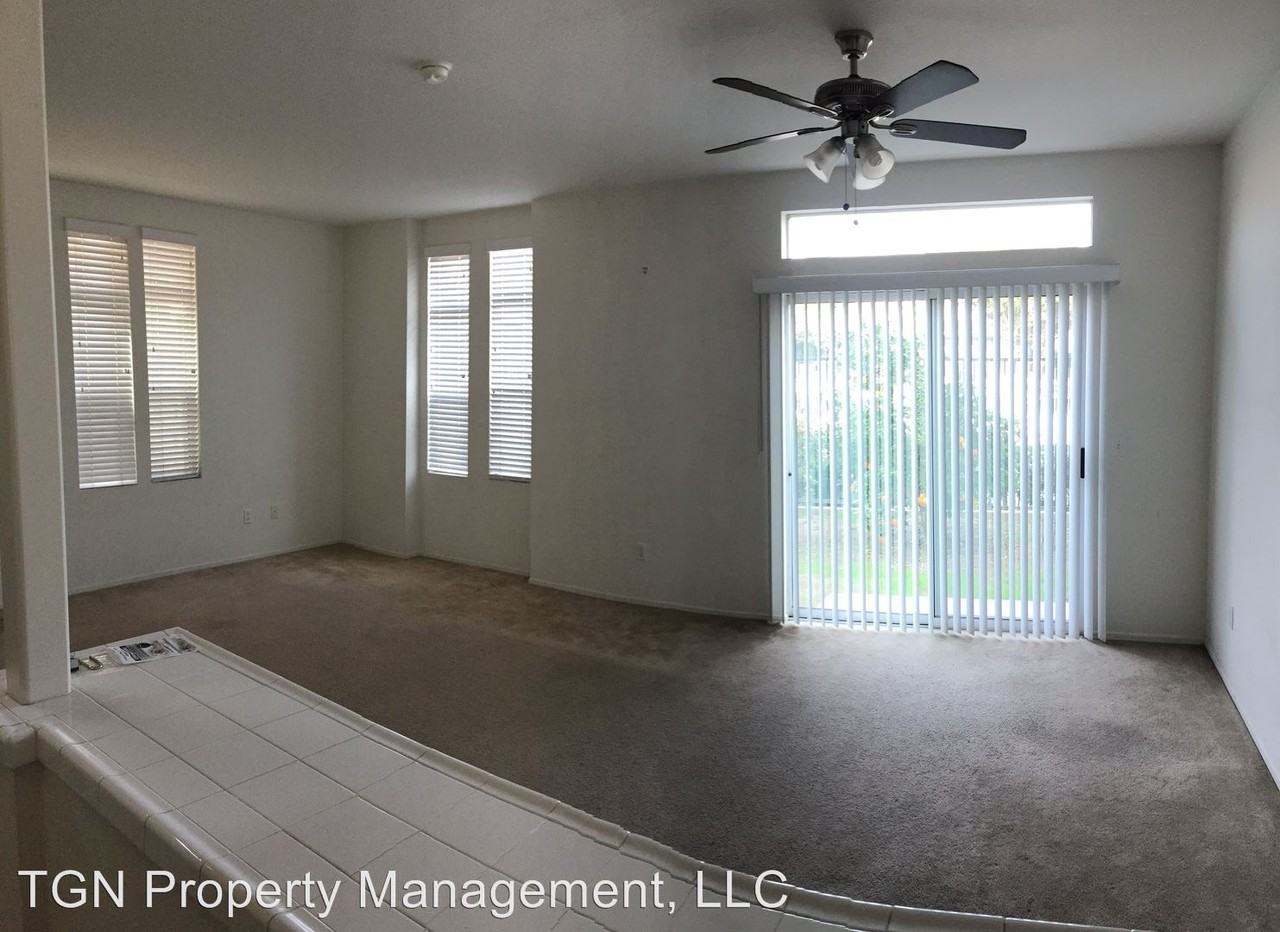 2327 Santa Ana Blvd S - Photo 2 of 13