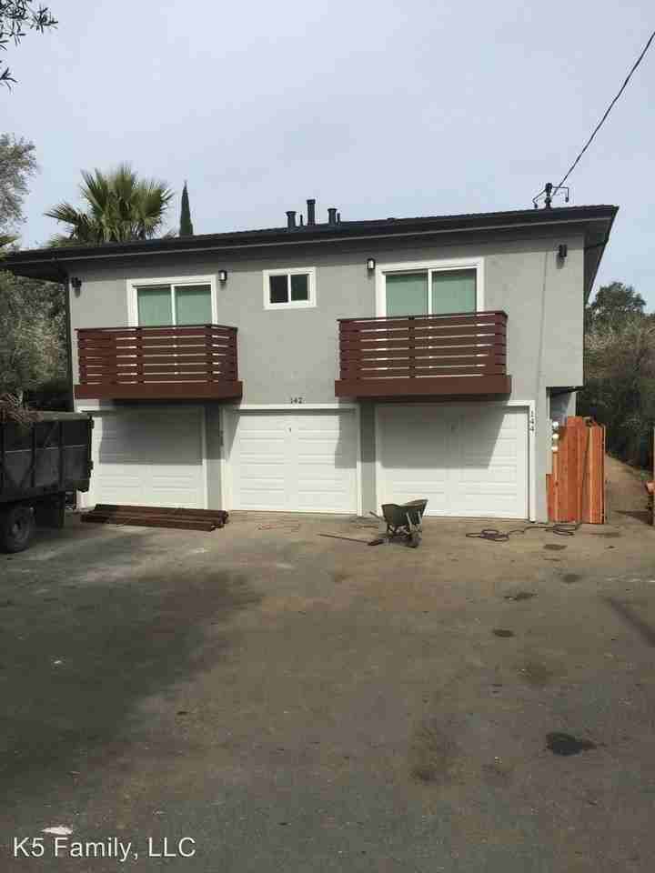 140 Frisbie St - Photo 2 of 24