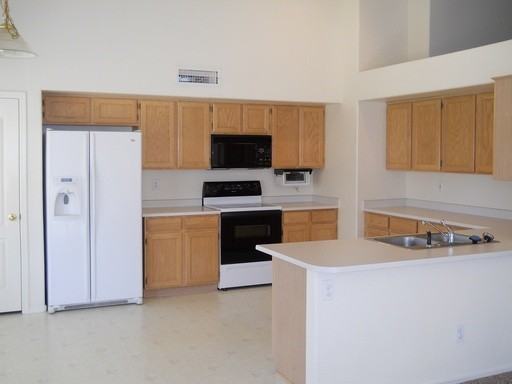 2243 E Willow Wick Rd - Photo 3 of 9