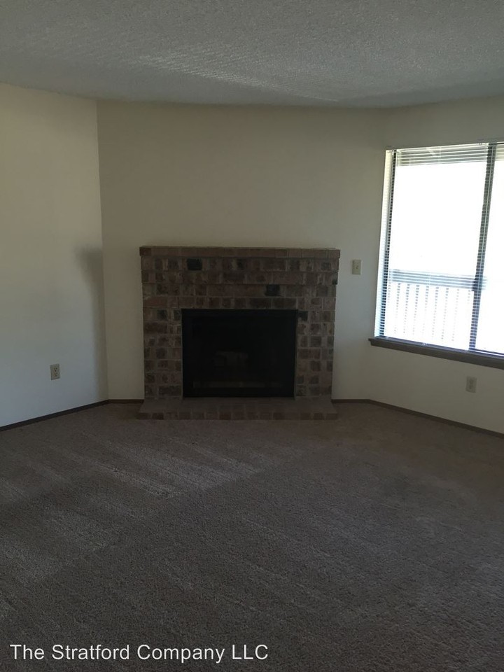 200 Milton Way - Photo 3 of 6