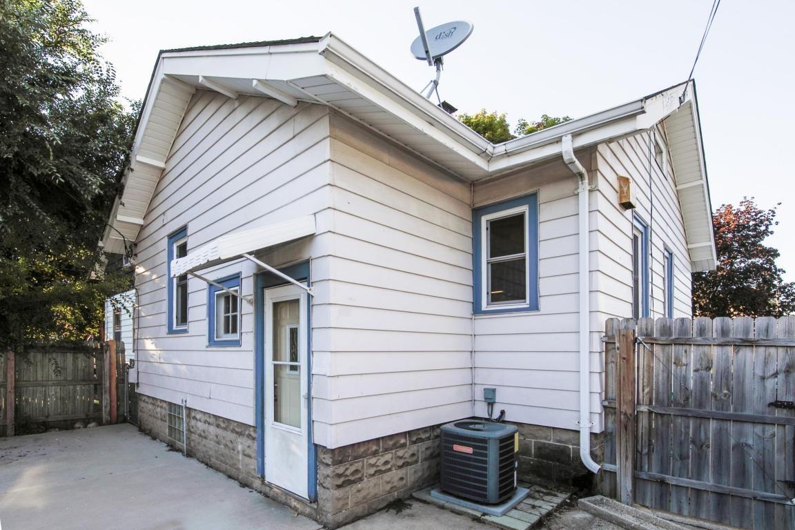 1611 76th St - Photo 3 of 15