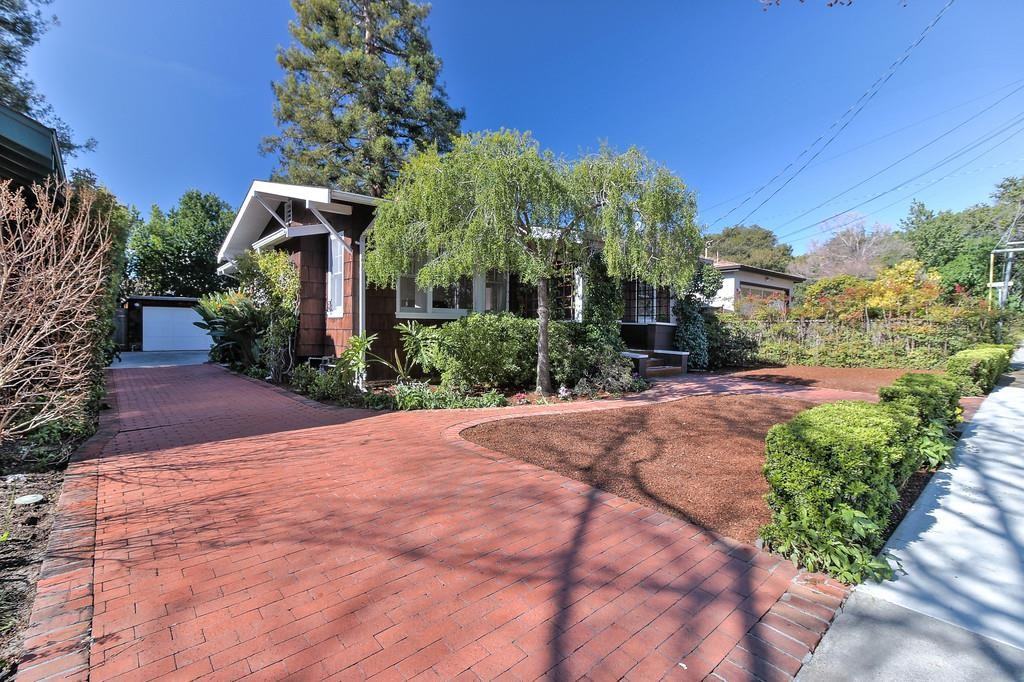 110 Waverley St - Photo 3 of 37