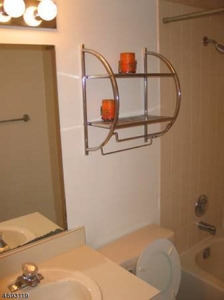11-243 Alexandria Way - Photo 3 of 9