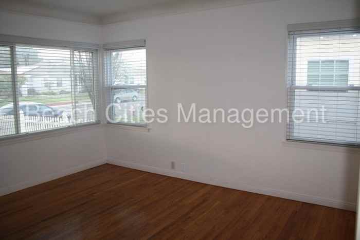 6152 Coldbrook Ave - Photo 3 of 35