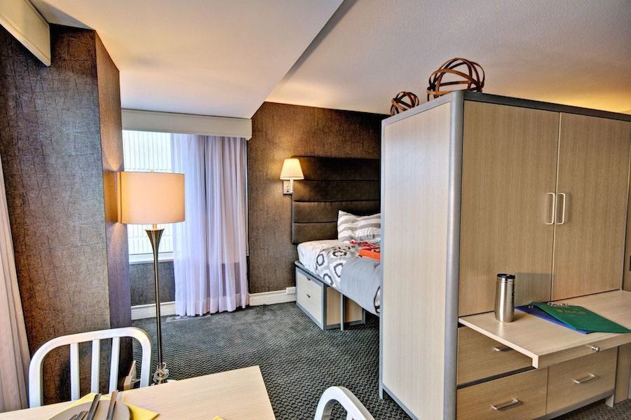 420 Rue Sherbrooke Ouest 328, Montréal, QC H3A 1B4 Studio Apartment