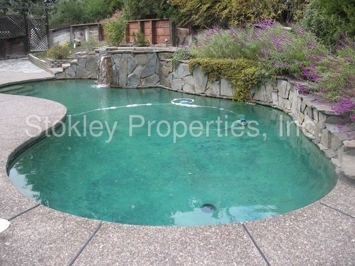 443 Gentry Ct - Photo 2 of 16