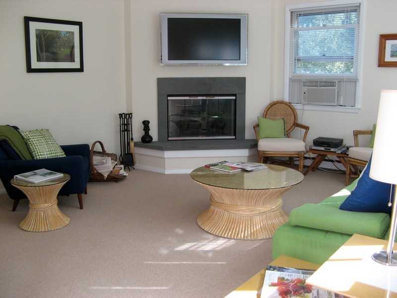 72 W Neck Rd - Photo 3 of 10