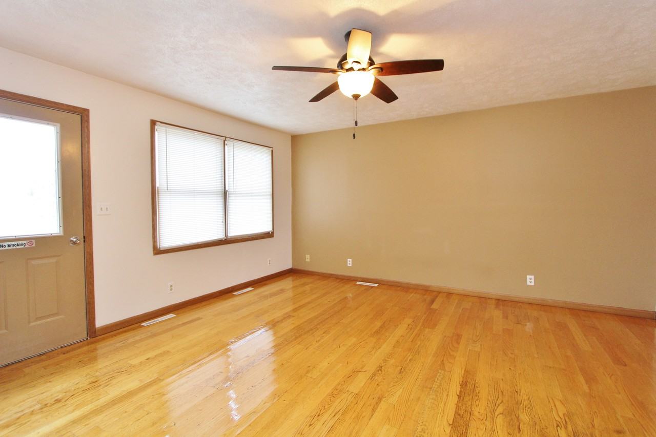 198-100 Village Ct - Photo 3 of 14