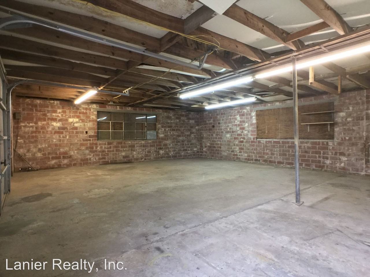 2901 Skidaway Rd - Photo 3 of 10