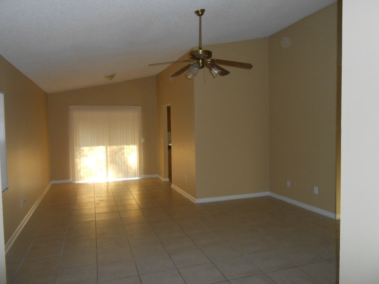 16128 Ravendale Dr - Photo 2 of 13