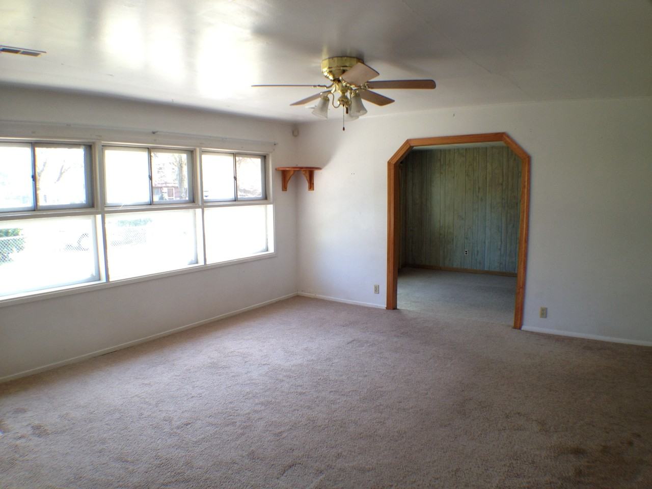 1812 Hartford Dr - Photo 3 of 19