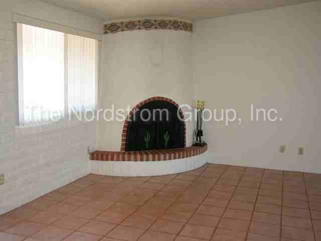 5961 N Mona Lisa Rd - Photo 3 of 10