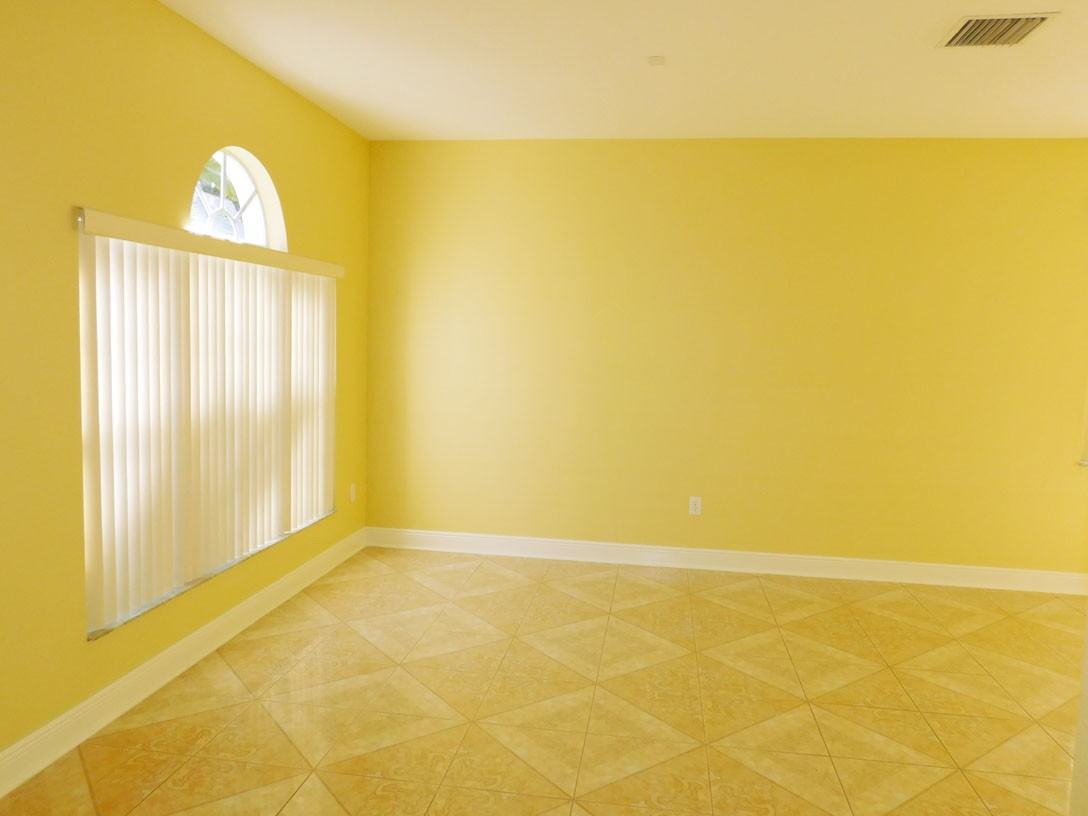 1221 Yardley Dr - Photo 2 of 13