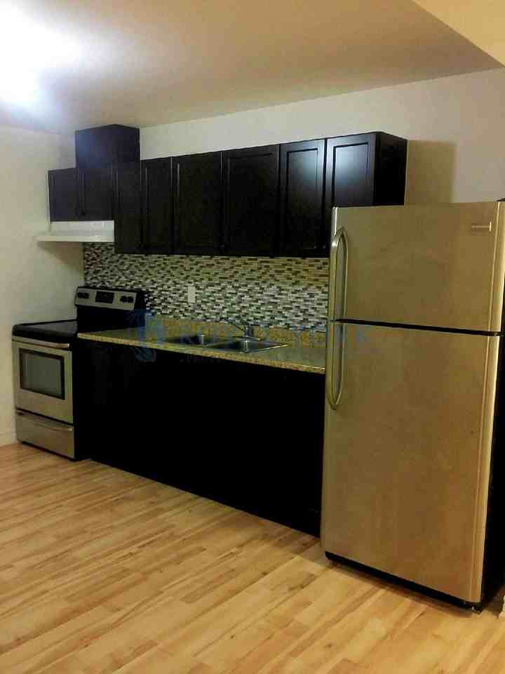 9 Arrowpoint Dr - Photo 2 of 8