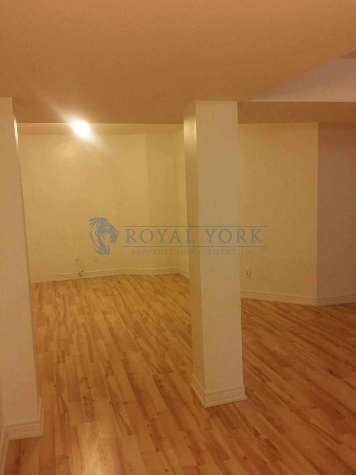 9 Arrowpoint Dr - Photo 3 of 8