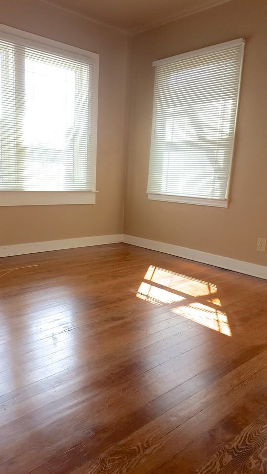 1112 Grange St - Photo 3 of 9