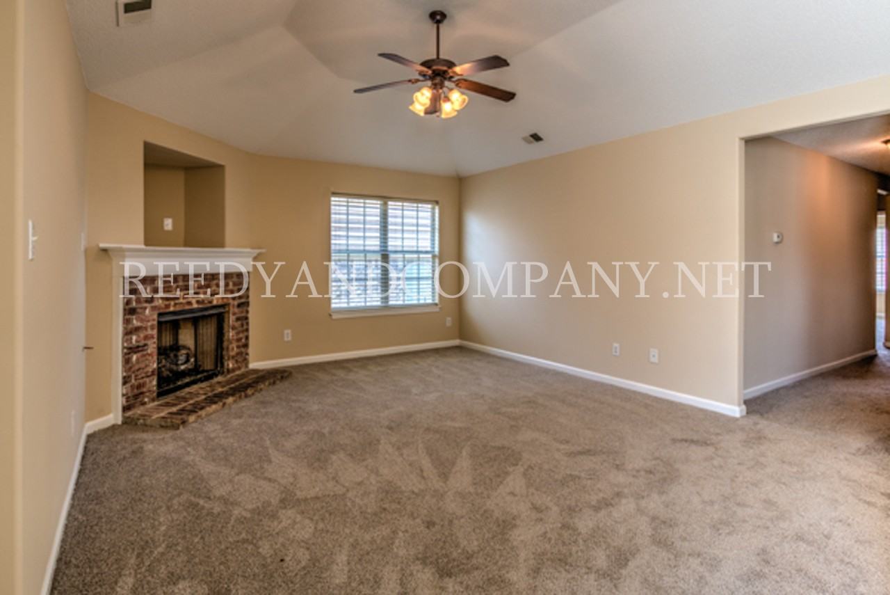 10087 Mill Hill Ave - Photo 2 of 18