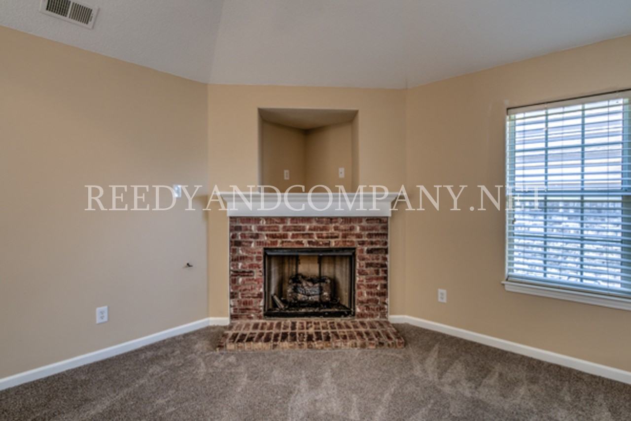 10087 Mill Hill Ave - Photo 3 of 18