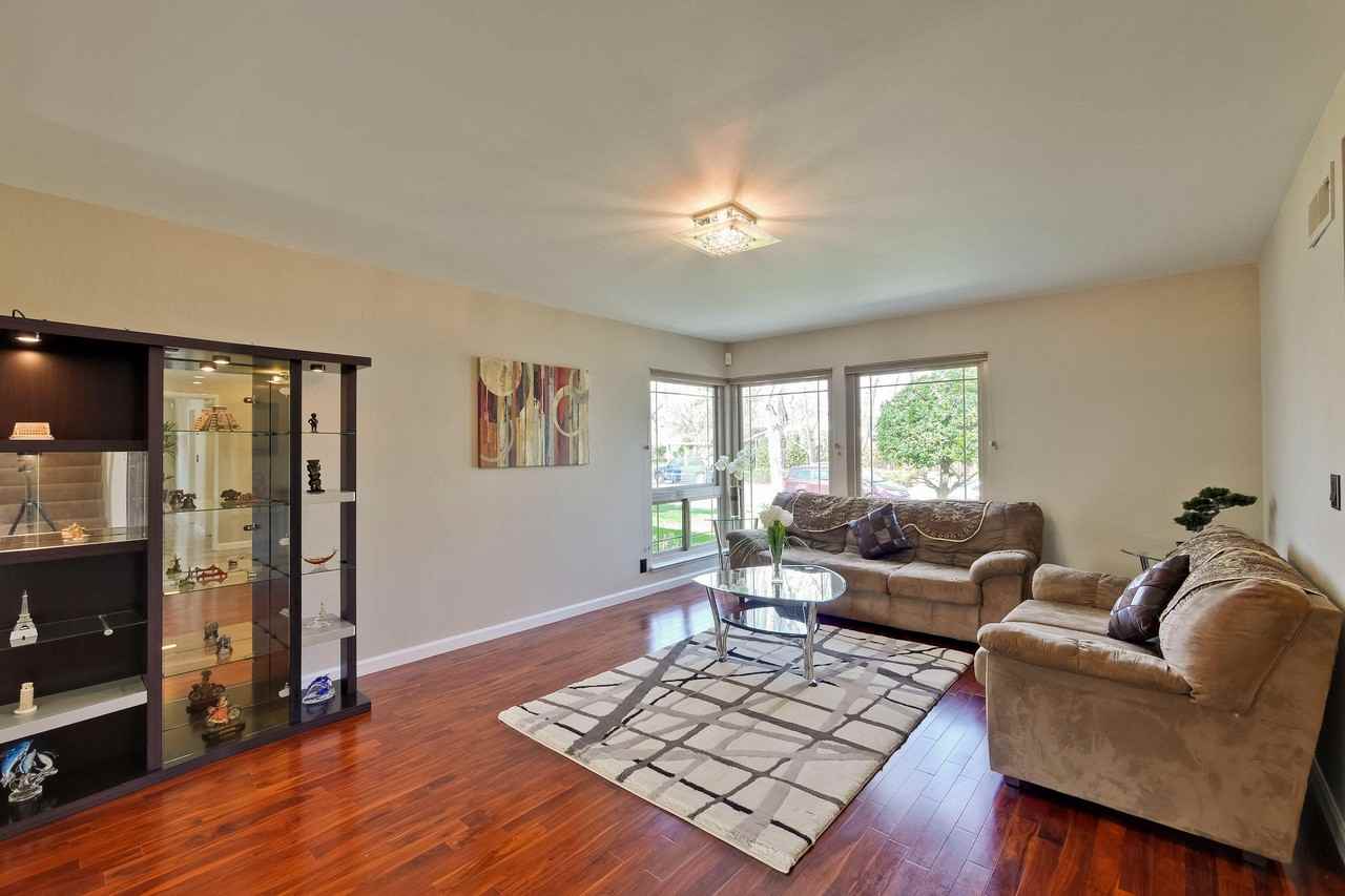 214 Wyandotte Dr - Photo 3 of 19