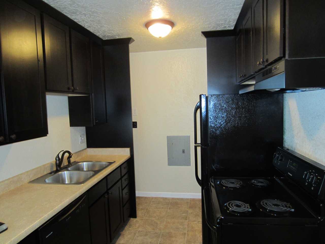 907 Colorado St - Photo 2 of 7