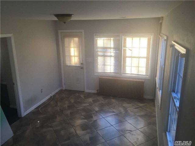 172 Longfellow Dr - Photo 2 of 10