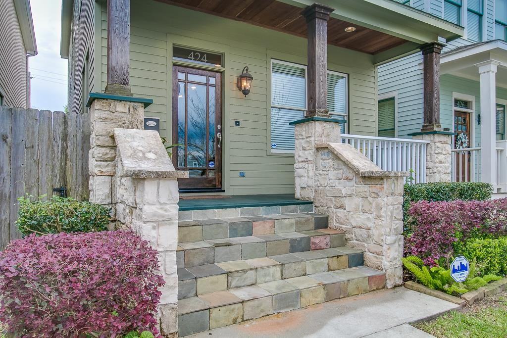 424 W 25th St - Photo 2 of 20