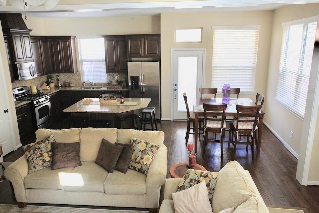 7 Cheswood Manor Drive - Photo 2 of 15