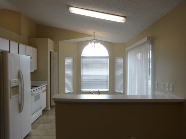 657 Midori St - Photo 3 of 12