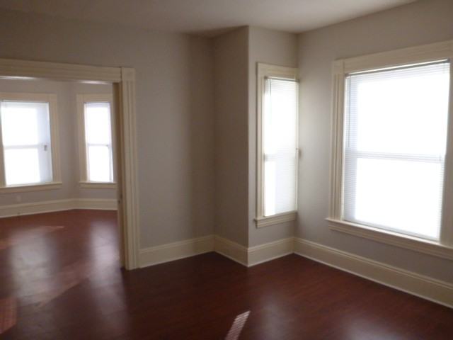 1010 Valley St - Photo 3 of 7