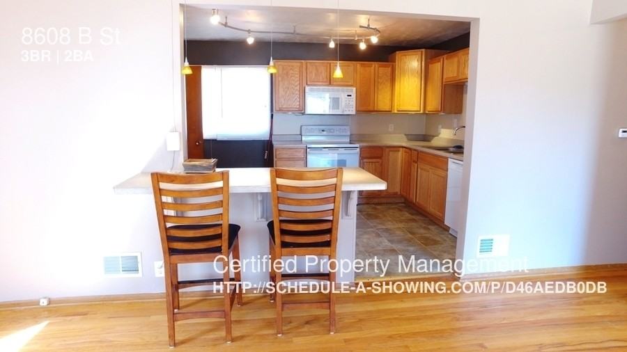 8608 B St - Photo 2 of 25