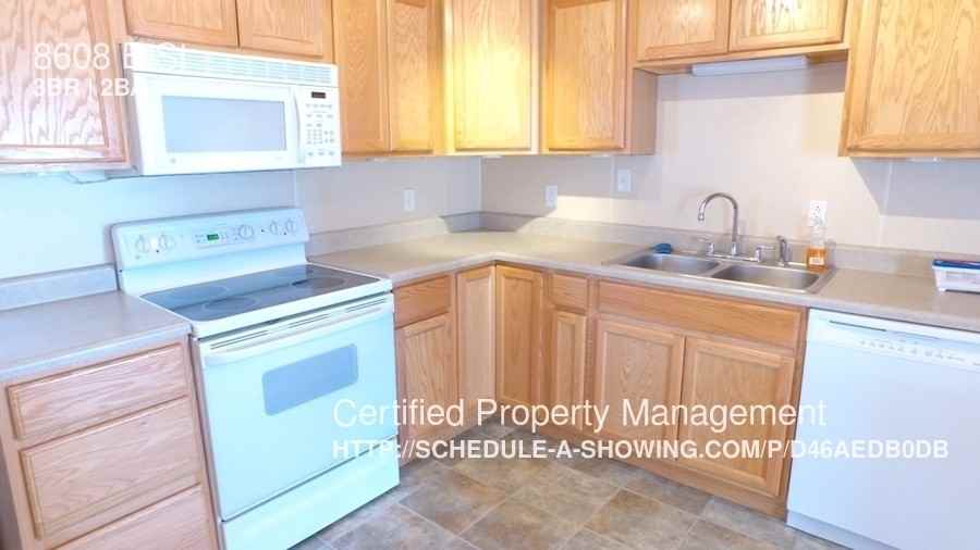 8608 B St - Photo 3 of 25