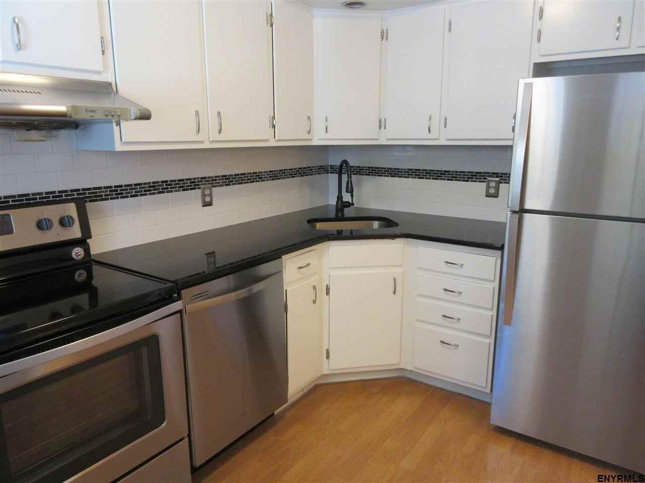 12 Regina Ct - Photo 3 of 10