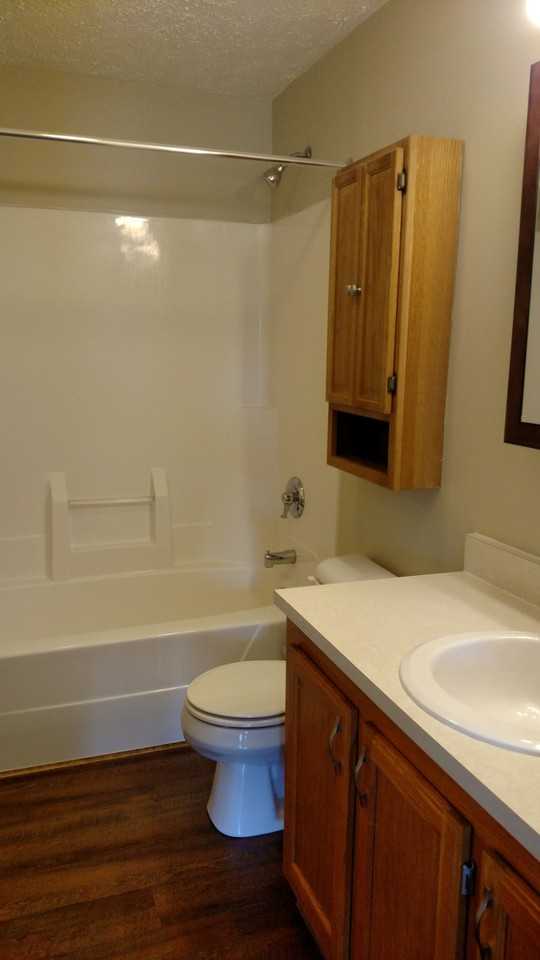 113 East County Line Road - Photo 3 of 8