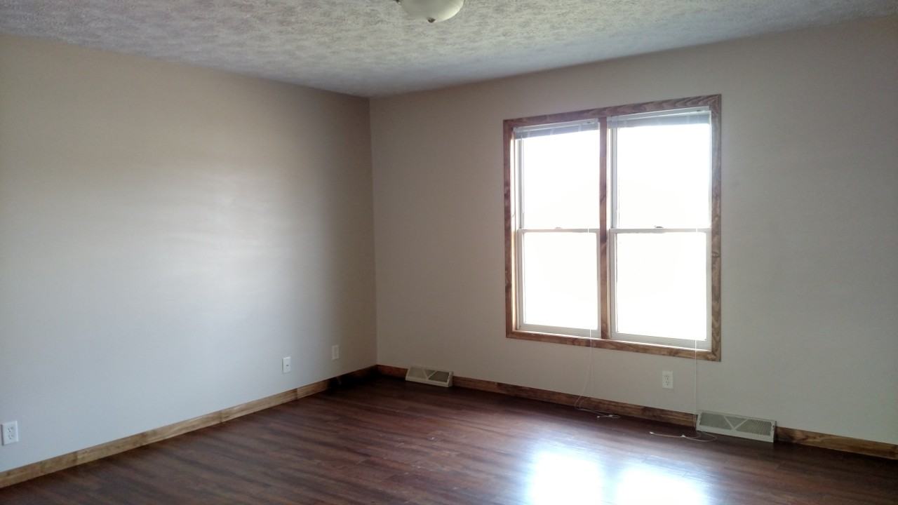 113 East County Line Road - Photo 2 of 8